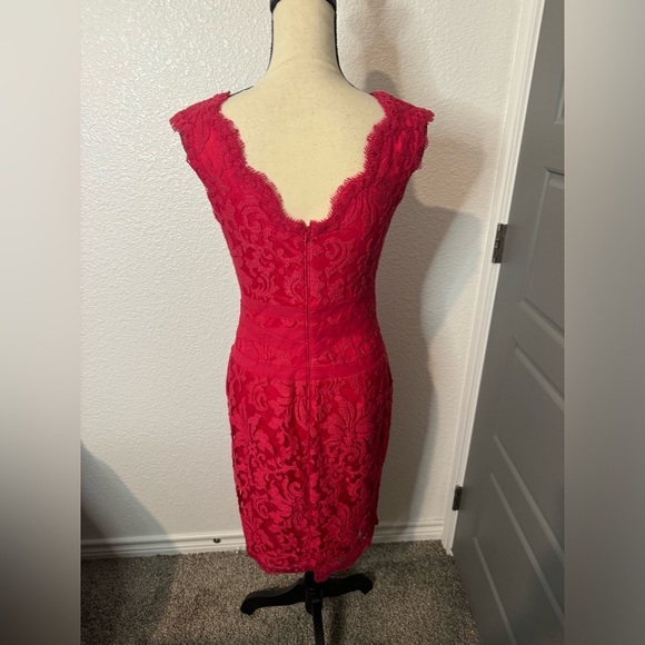 Tadashi Shoji (SALE) Red embroidered lace banded sheath dress in size 4 - Picture 7 of 9